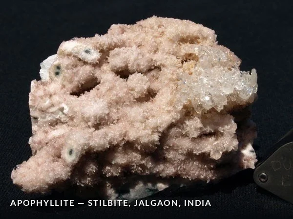 P090 - Apophyllite-Stilbite, Jalgaon, India.jpg