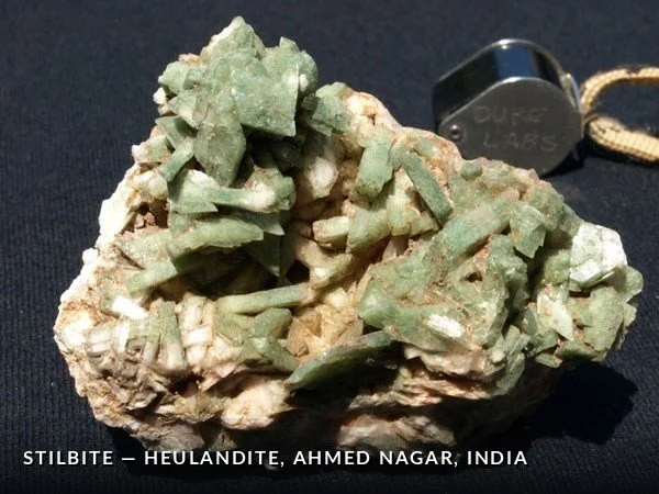 P093 - Stilbite-Heulandite, AhmedNagar, India.jpg