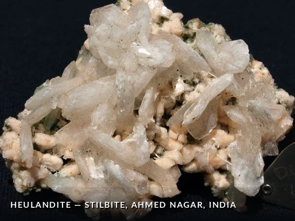 P082 - Heulandite-Stilbite, AhmedNagar, India.jpg