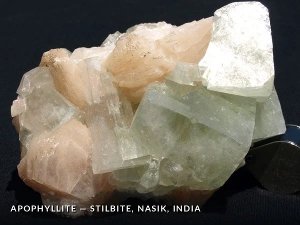 P001 - Apophyllite-Stilbite, Nasik, India.jpg