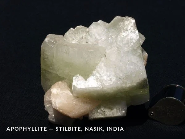 P031 - Apophyllite-Stilbite, Nasik, India.jpg