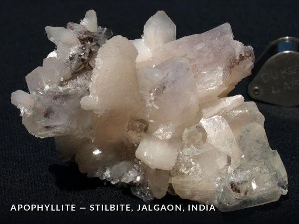P104 - Apophyllite-Stilbite, Jalgaon, India.jpg