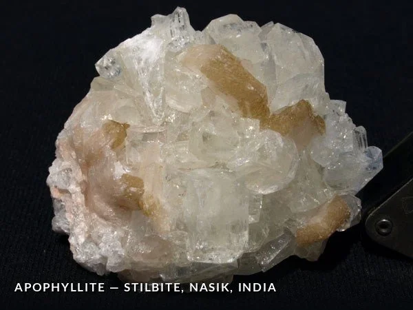 P066 - Apophyllite-Stilbite, Nasik, India.jpg