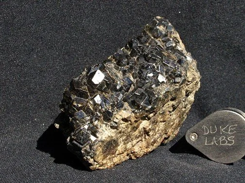 Garnet var Melanterite.jpg