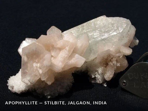 P089a - Apophyllite-Stilbite, Jalgaon, India.jpg