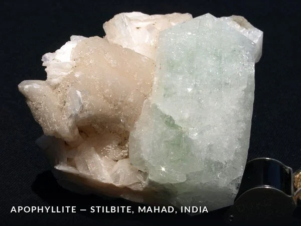 P009 - Apophyllite-Stilbite, Mahad, India.jpg