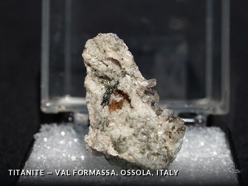Titanite - ValFormassa, Ossola, Italy.jpg