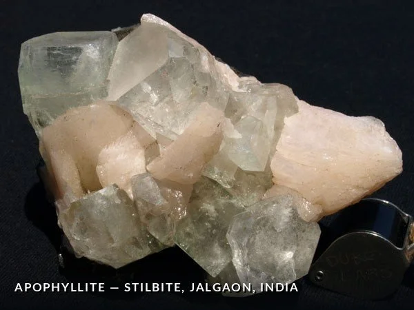 P004 - Apophyllite-Stilbite, Jalgaon, India.jpg