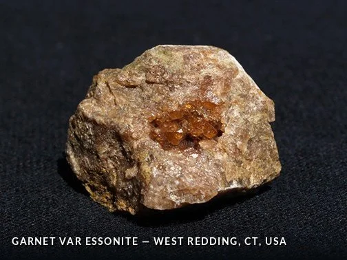 Garnet var Essonite - WestRedding, CT, USA.jpg