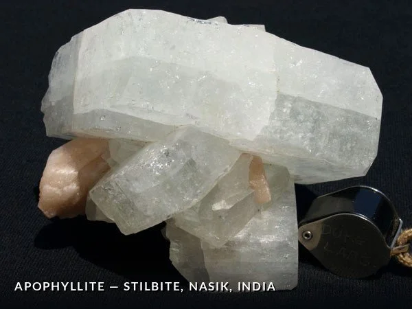 P003 - Apophyllite-Stilbite, Nasik, India.jpg