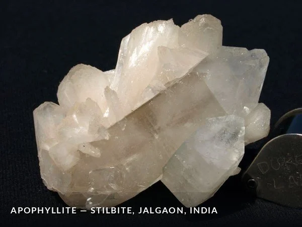 P107 - Apophyllite-Stilbite, Jalgaon, India.jpg