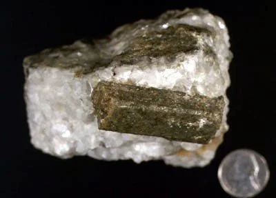 Malacolite - An older term for diopside, a calcic clinopyroxene. Here a deep green euhedral porphyroblastic crystal sits atop crystalline marble. Unknown locality but probably upper Manhattan (Harlem Ship Canal?). Manchester Collection #696.