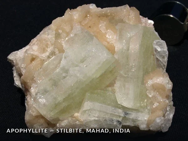 P023 - Apophyllite-Stilbite, Mahad, India.jpg