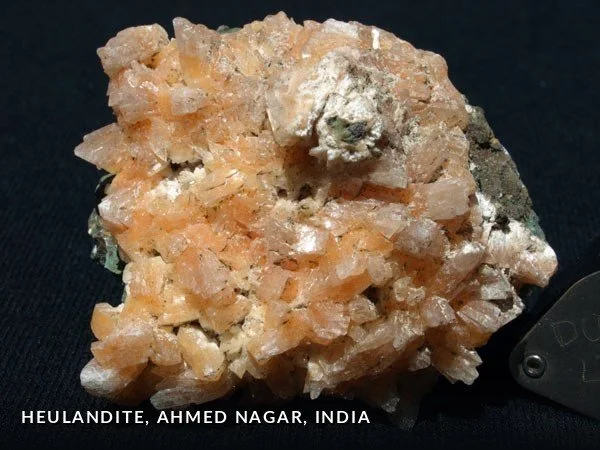 P069 - Heulandite, AhmedNagar, India.jpg