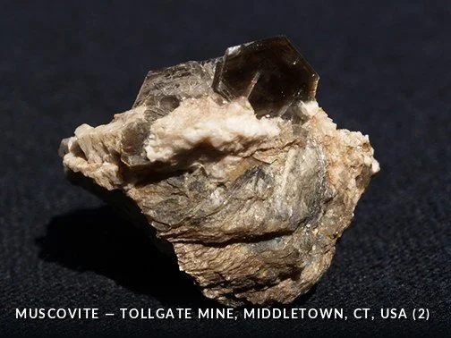 Muscovite - TollgateMine, Middletown, CT, USA (2).jpg