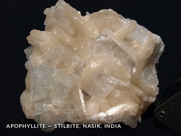 P063 - Apophyllite-Stilbite, Nasik, India.jpg