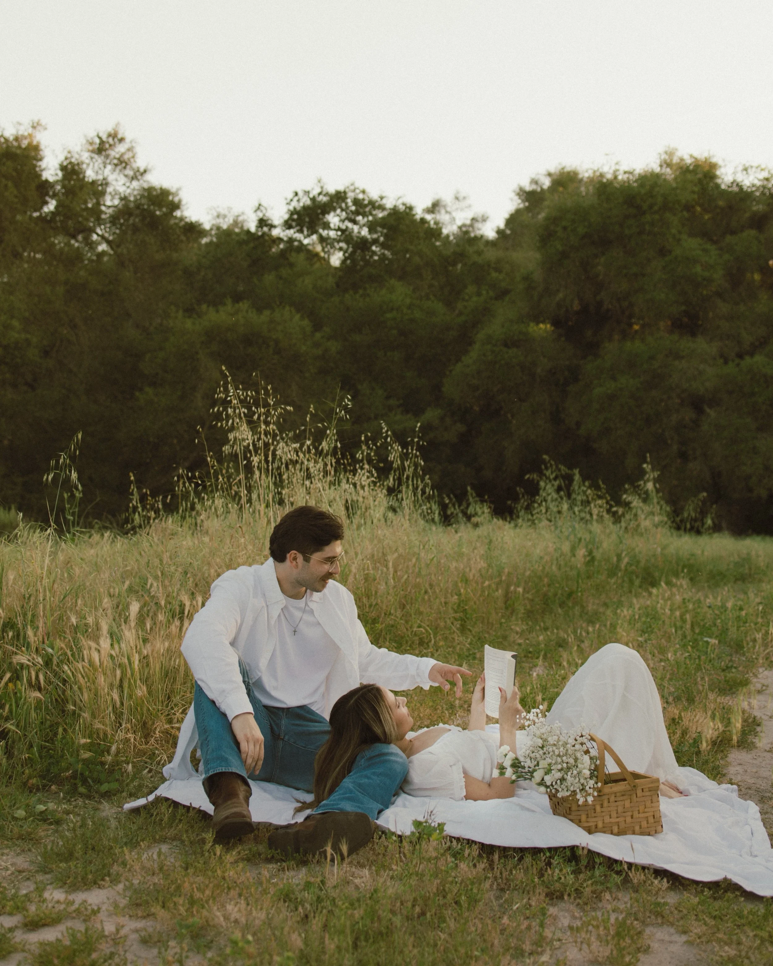 The soft never-ending kind of love

#couplesphotography #engagementphotos #cinematicphotography #orangecountyphotographer #couplesphotographer

couples photographer, engagement photos, cinematic photography, romantic couples session, golden hour phot