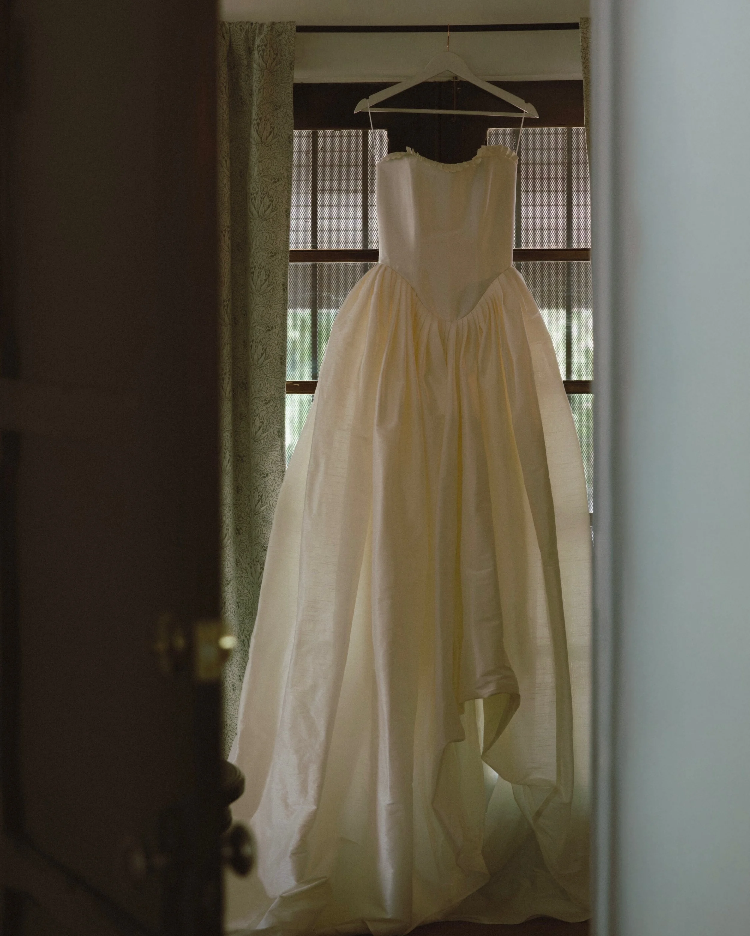 Part I of this beautiful day @villablancalifestyle 

&bull;
Photographer: @karinakellyphotography 
Planning + Design: @thecoalesceduo @coalescemusiccollective
Venue: @villablancalifestyle
Videography: @polahanaphotography &middot; @saltsnowfilms
Cont