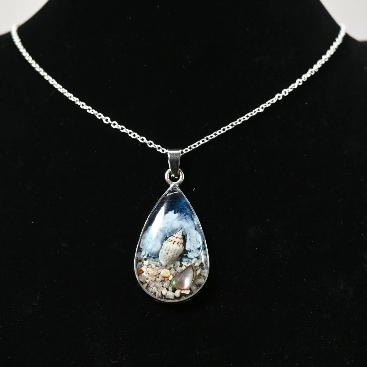 Shell dream resin beach pendant necklace, 20", SS plated