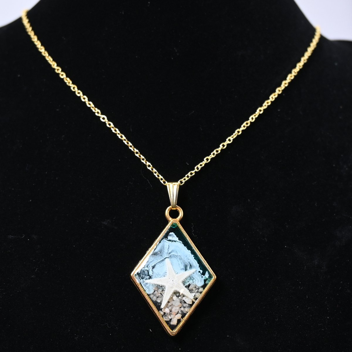 Ocean dream resin starfish beach pendant necklace, 14K gold plated, 20"