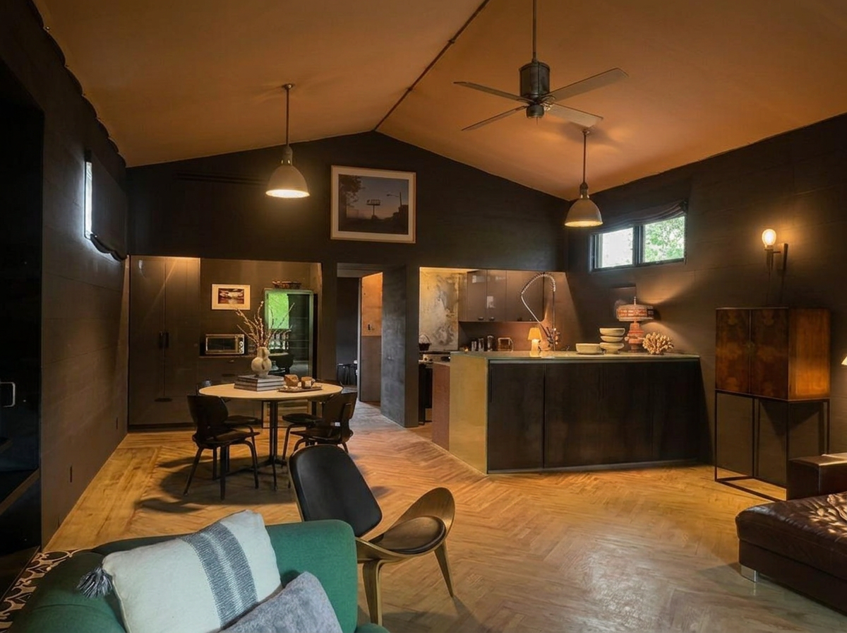 Kitchenette + Dining Area