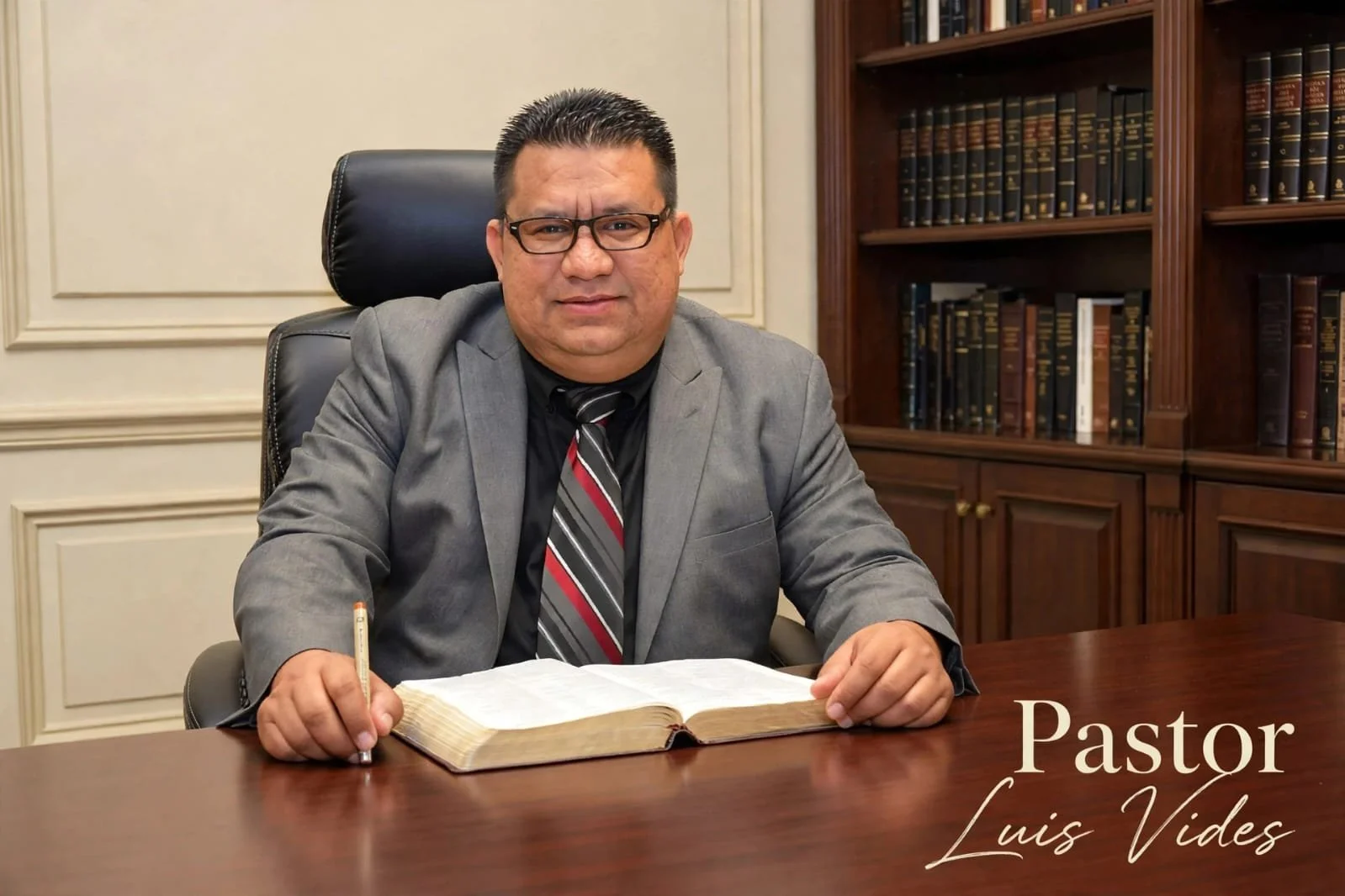 Pastor Luis Vides, fundador de Viva y Eficaz y pastor de Iglesia Vida Ágape.