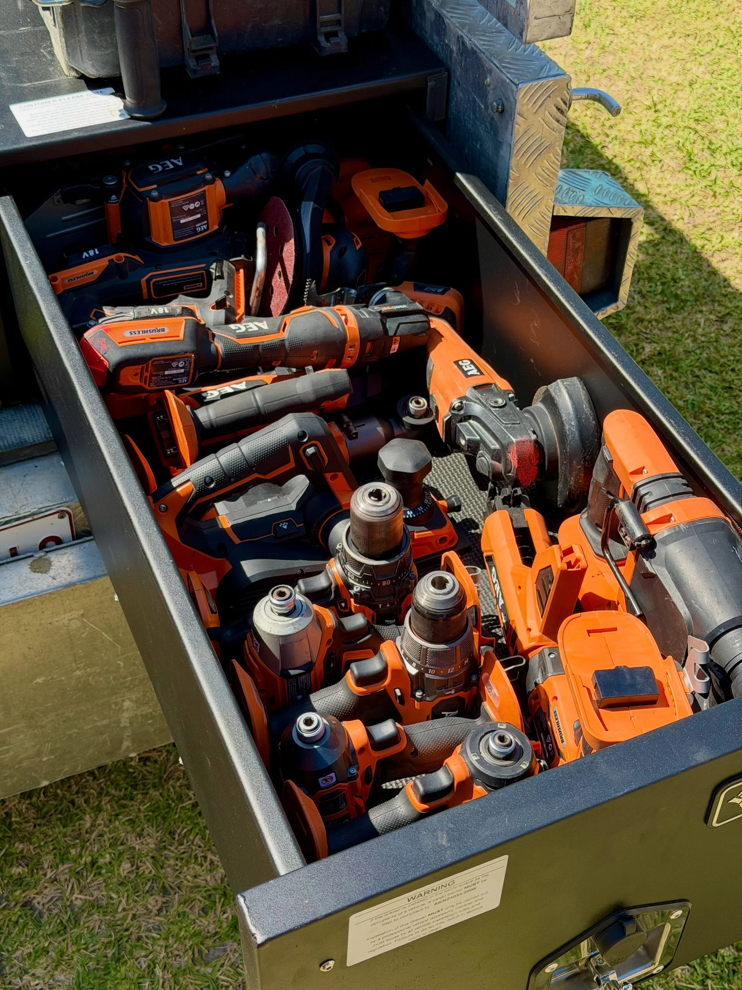 Client: &ldquo;So do you have a preferred tool brand, or just a mix?&rdquo;
Me: &ldquo;Nah mate, I&rsquo;m pretty flexible.&rdquo;
Also me: Opens this drawer. 🟧🤤

You could say I have a slight @aegpowertoolsau obsession. 🛒💸

DLWConcepts #AEGPower