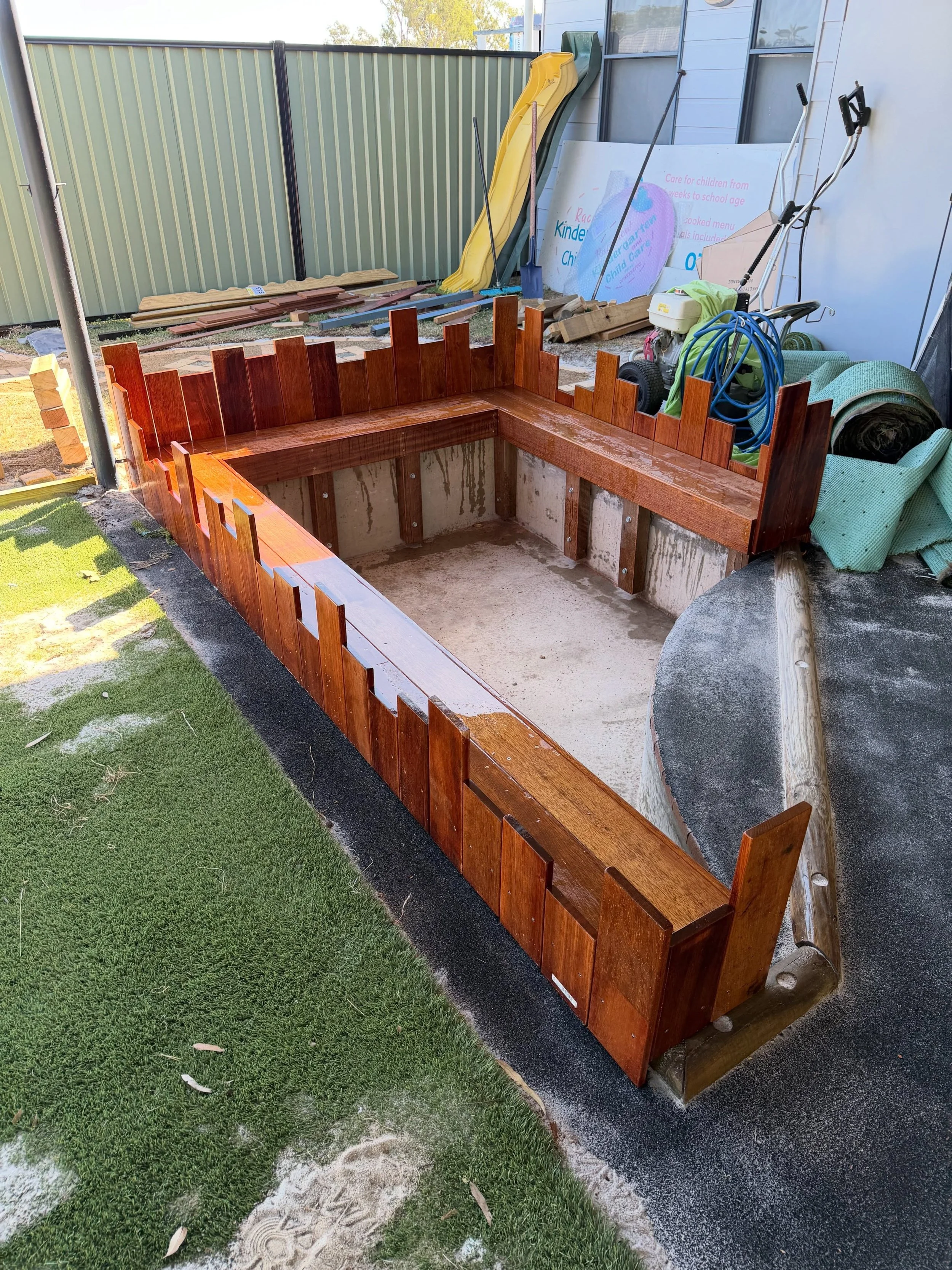 Out with the old sandpit, in with custom hardwood seating &amp; pea gravel. 🔨✨

Built rock-solid for high-traffic childcare environments. Swipe through to check out the subframe prep and final oil finish! ➡️

Need custom carpentry or playground upgr
