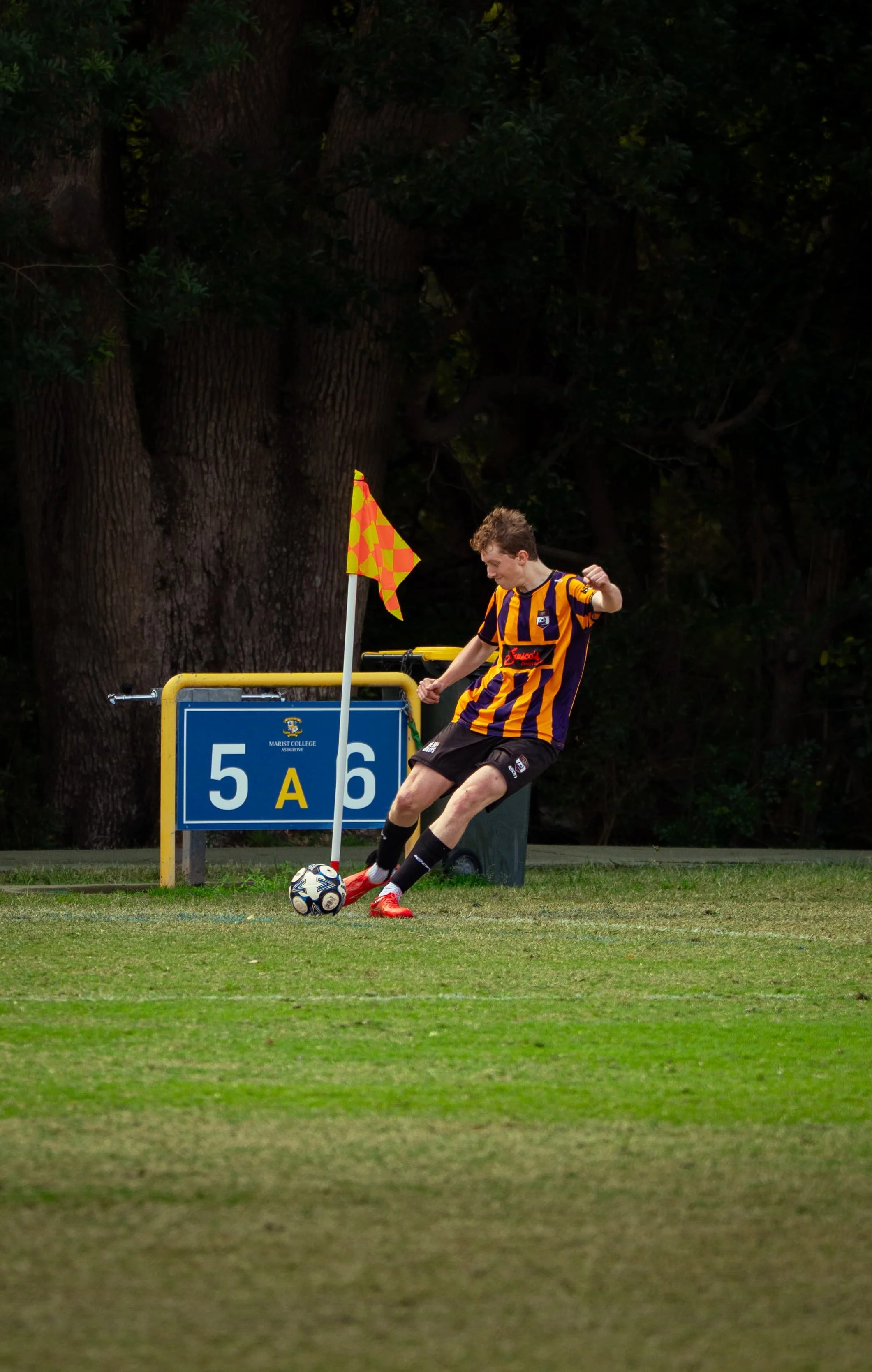 football-player-action-shot-sport-photography.jpg