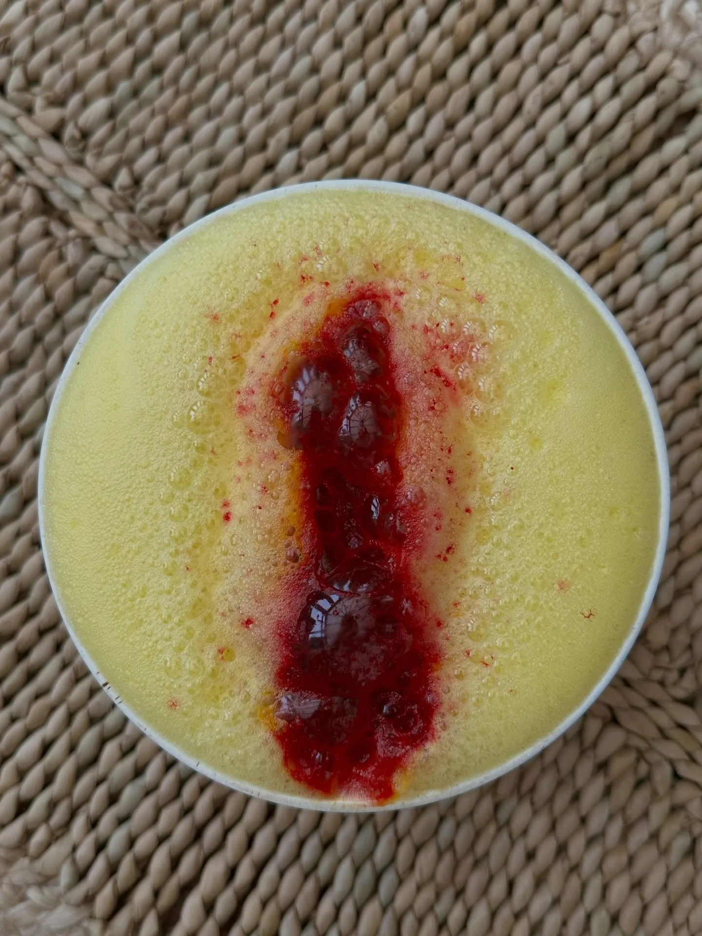JUICE OF THE DAY...

Today&rsquo;s freshly made vegetable juice contains:
- Pineapple 🍍: boosts immunity
- Apple 🍏: fibre for digestion
- Ginger 🫚: anti-inflammatory 
- Beetroot 🫜: improves circulation 
- Yellow pepper 🫑: high in vitamin C, impr