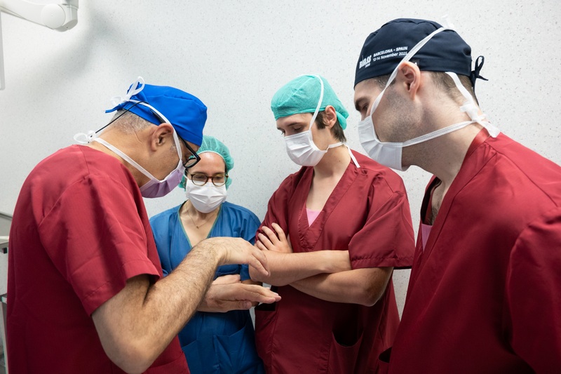 University of Barcelona, Universitat de Barcelona, Dr. Hachem, shoulder surgeon, Barcelona, Spain. cirugia de hombro