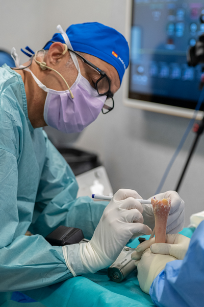 University of Barcelona, Universitat de Barcelona, Dr. Hachem, shoulder surgeon, Barcelona, Spain. cirugia de hombro