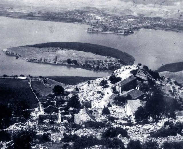 The village of Lyngiades was burned to the ground and more than 80 women and children were murdered in retaliation for the death of Regiment Commander Salminger in a partisan attack, 3 October 1943.