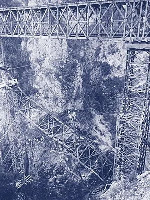 The new RW bridge and the RW piers; wreckage of the collapsed bridge sections.