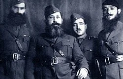 Colonel Napoleon Zervas (centre), commander of EDES, concluded a so-called ceasefire agreement with General Lanz, from autumn 1943 to summer 1944.