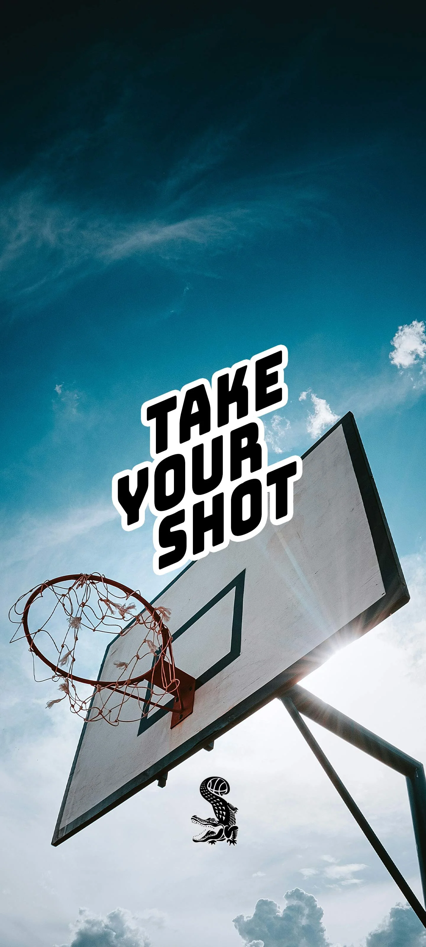 Pancake da basket con scritta 'Take your shot' sopra, sotto il canestro, con cielo nuvoloso sullo sfondo.