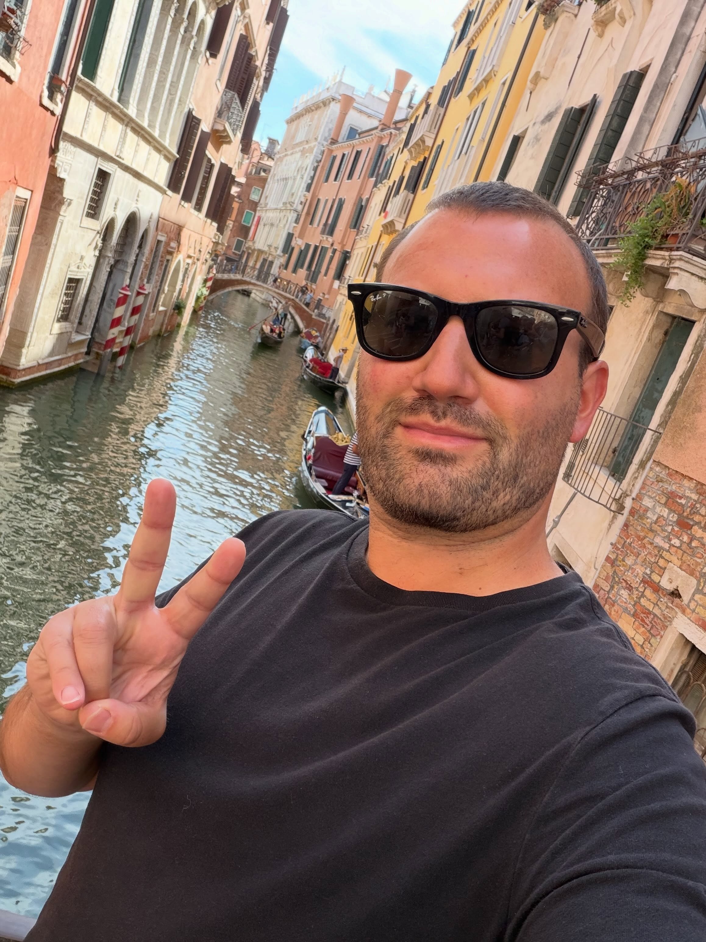 Magic In Venice! Thank you @airellesvenice for having me perform at your dinners during the Venice Film Festival! Truly Magical! 🇮🇹🪄✌🏻 #foodiemagician #venice #italy #youjustgotfoodiemagished