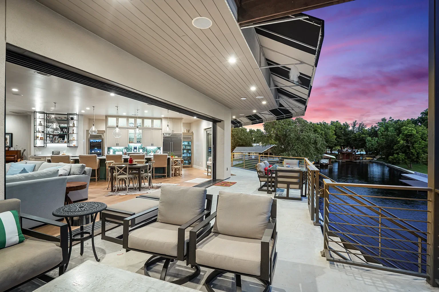 The 25 Luxury Essentials All Lake Houses Should Have