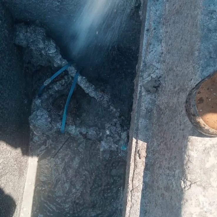 Limpeza De Caixa Com Hidrojateamento. 