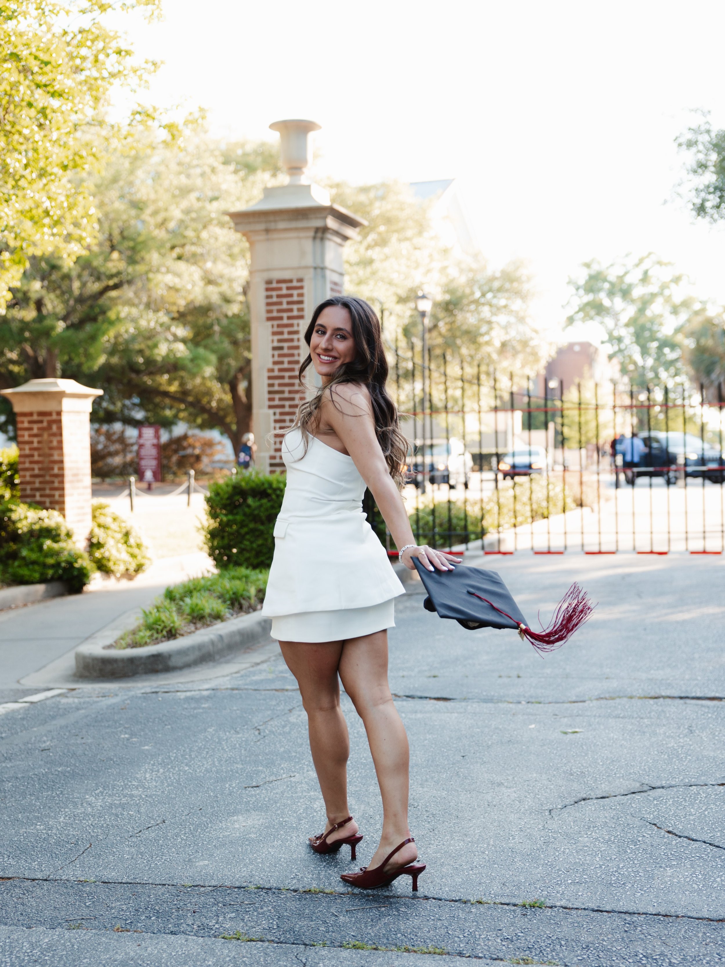Alumni status 🎓🥂🕶️

#gradphotographer #southcarolina