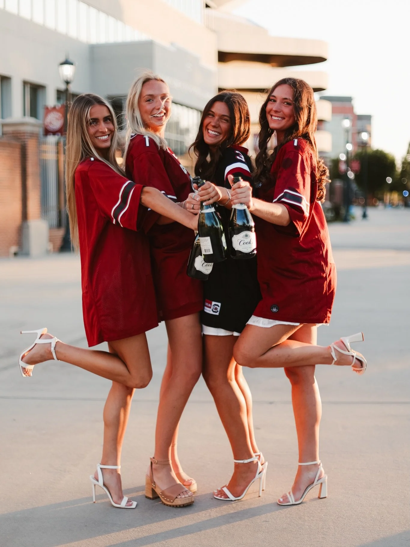 USC grads!! My availability is filling up fast! 🎓🍾🥂
Reach out to me if you want to get on my calendar✨

#uofsc #gradseason