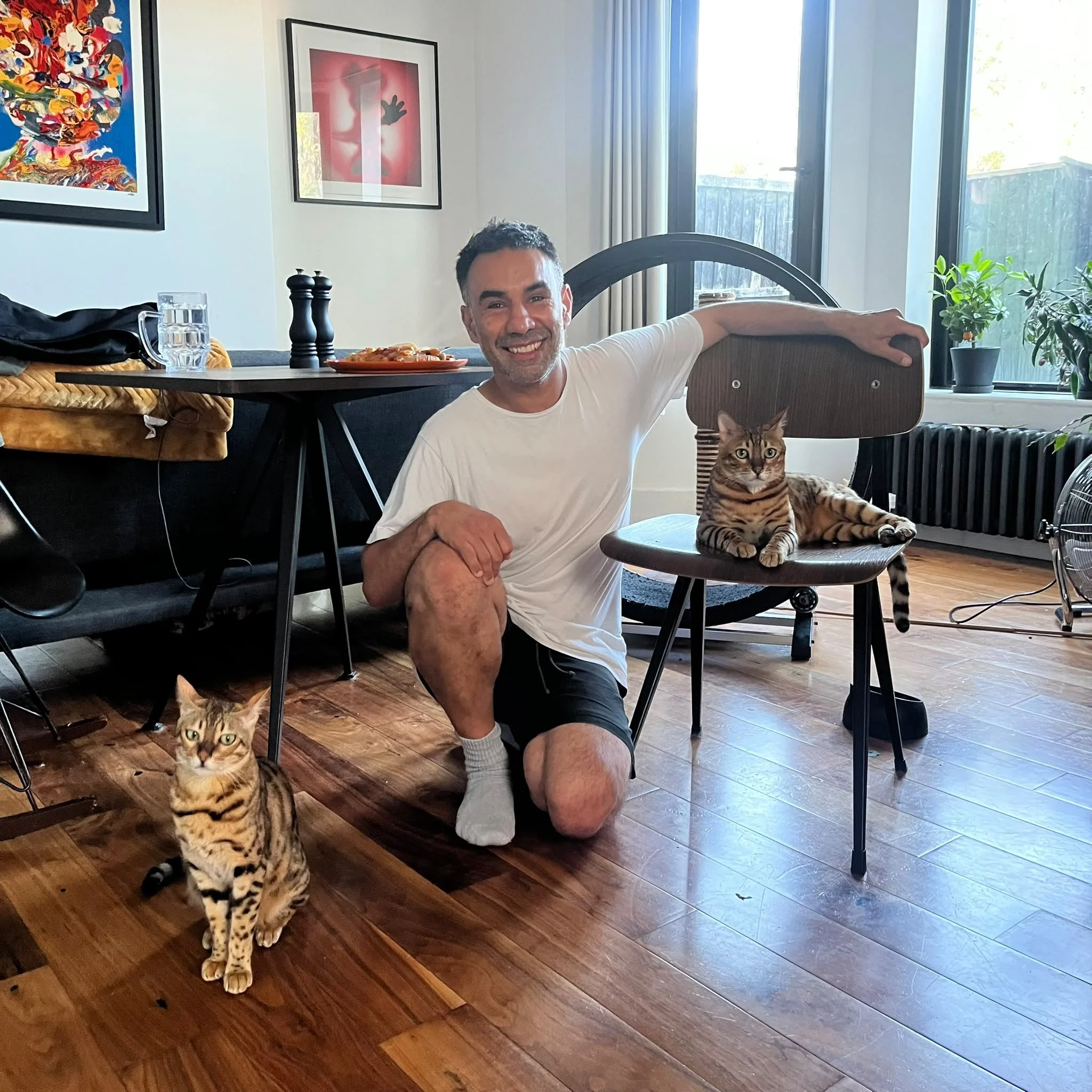 Discover how Das Spezial creates music through an open, collaborative recording process. Shahab Notghi and Stew Jackson develop early musical ideas, which evolve through trusted collaborators, fresh vocal performances, new arrangements and instrument