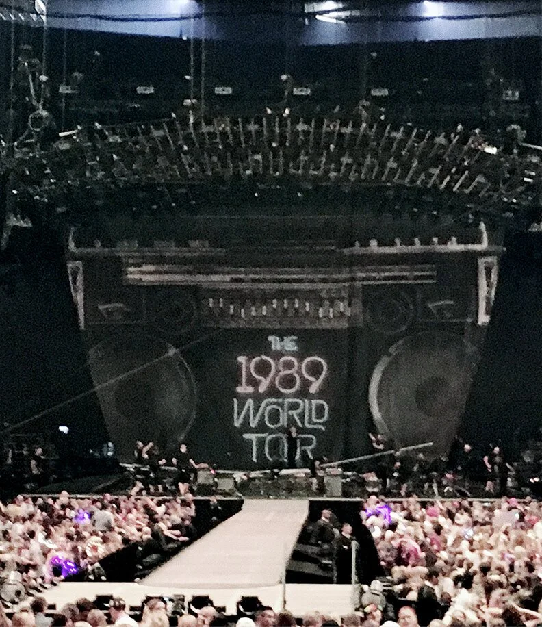 ST8MNT_TaylorSwift1989-Stage-IMG_3col.jpg