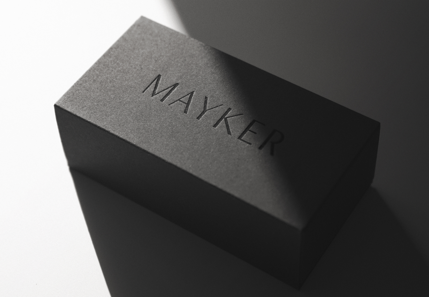 Logo_Mockup_Luxury_Box_Watch+copy.webp