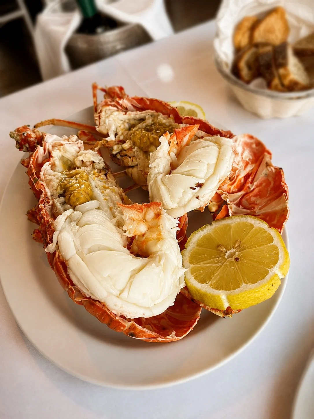 🇵🇹 O melhor do mar encontra o seu lugar &agrave; mesa. Selecionado pela sua frescura e preparado com o rigor que distingue a nossa cozinha, o marisco &eacute; uma celebra&ccedil;&atilde;o dos sabores aut&ecirc;nticos da costa portuguesa.

Esperamos