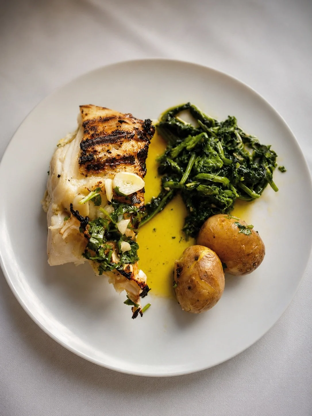 🇵🇹 S&iacute;mbolo maior da gastronomia portuguesa, o Bacalhau &agrave; Lagareiro ocupa, indiscutivelmente, um lugar de destaque na nossa carta. 

Preparado segundo a tradi&ccedil;&atilde;o e servido com todo o cuidado, &eacute; um prato que celebra