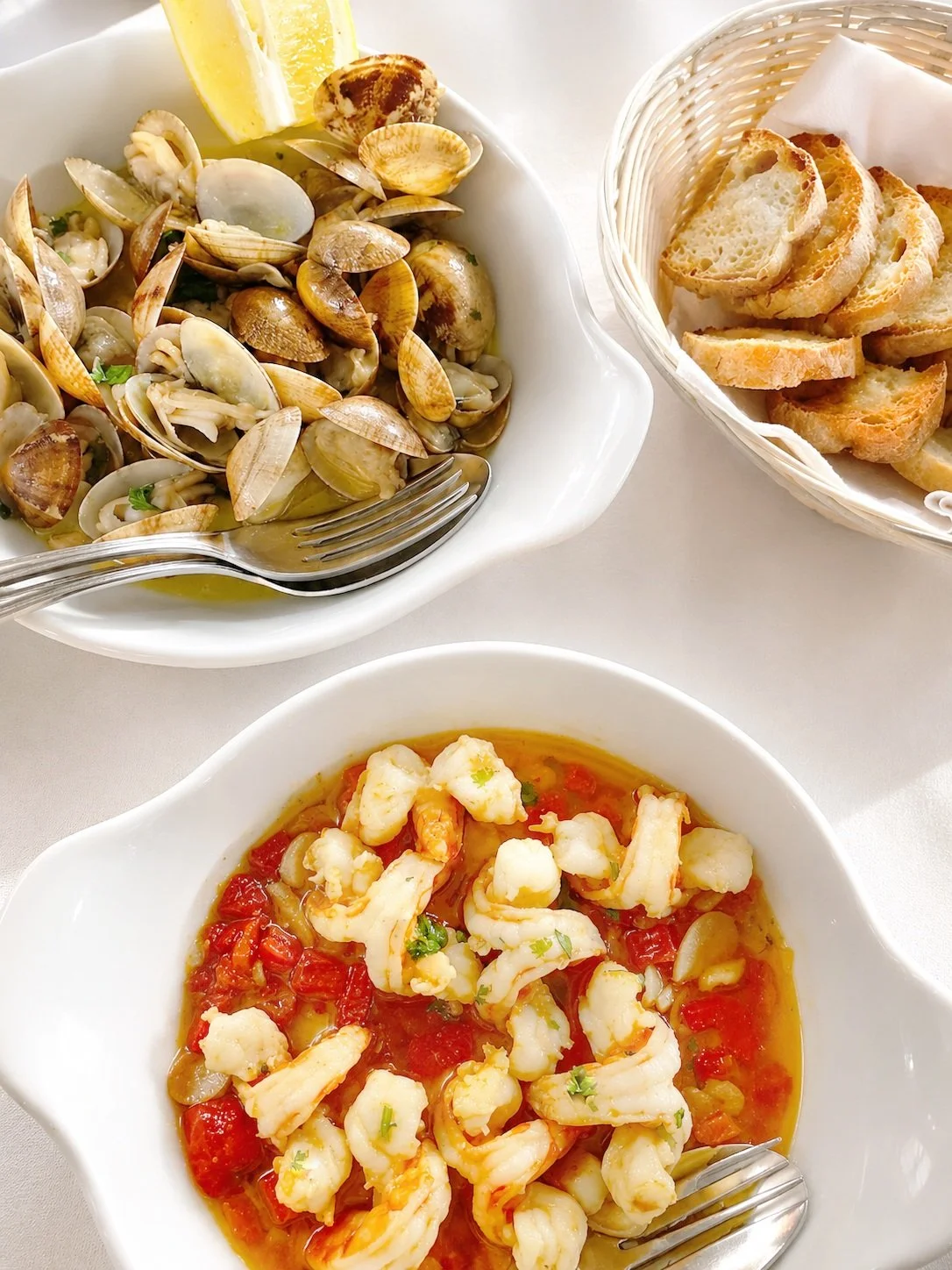 🇵🇹 O mar &agrave; mesa, com sabores que nos levam diretamente &agrave; ess&ecirc;ncia da cozinha portuguesa. 

Ingredientes cuidadosamente selecionados, preparados com simplicidade e servidos para desfrutar de uma refei&ccedil;&atilde;o onde o sabo