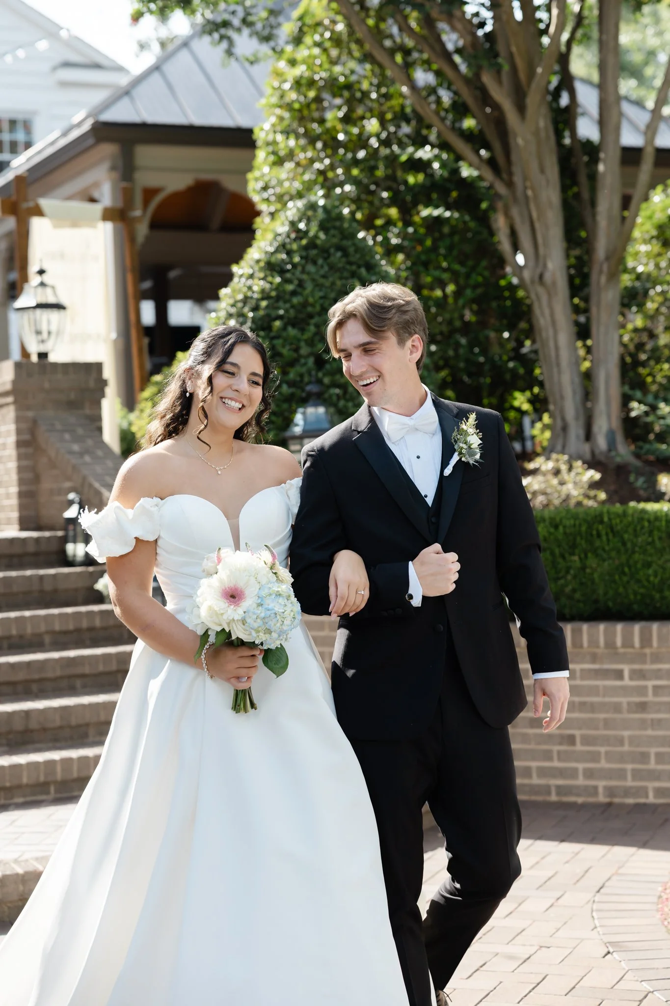 Romantic wedding portraits of Maddie and Ryan at Highgrove Estate wedding venue