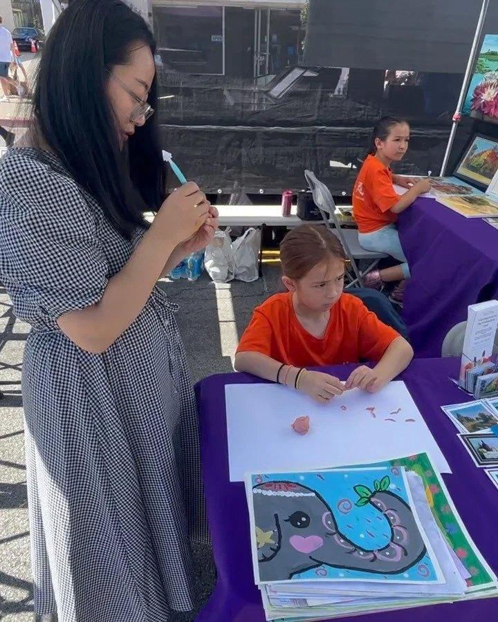 Many people visited today, but these two special visitors are my art students, Abigail and Skylar. They came by to introduce their artwork on display, while doing some handcraft in the meantime.
.
.
.
#veraartstudio #artfestival #art #artstudio #arti