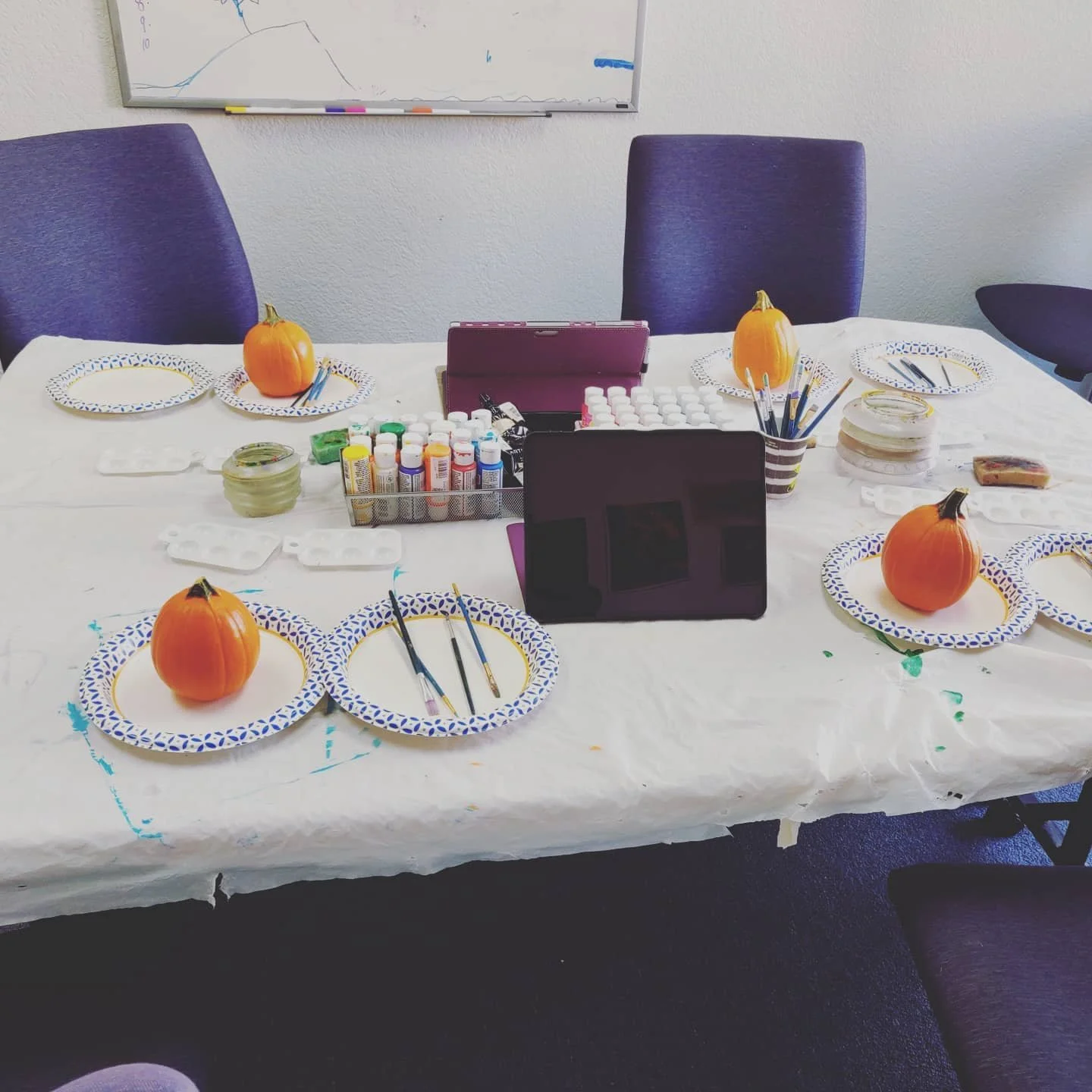 Pumpkin painting🎃🎃🎃🎃

#halloweenart #halloween #kidsartwork #kidsartclasses#kidspainting